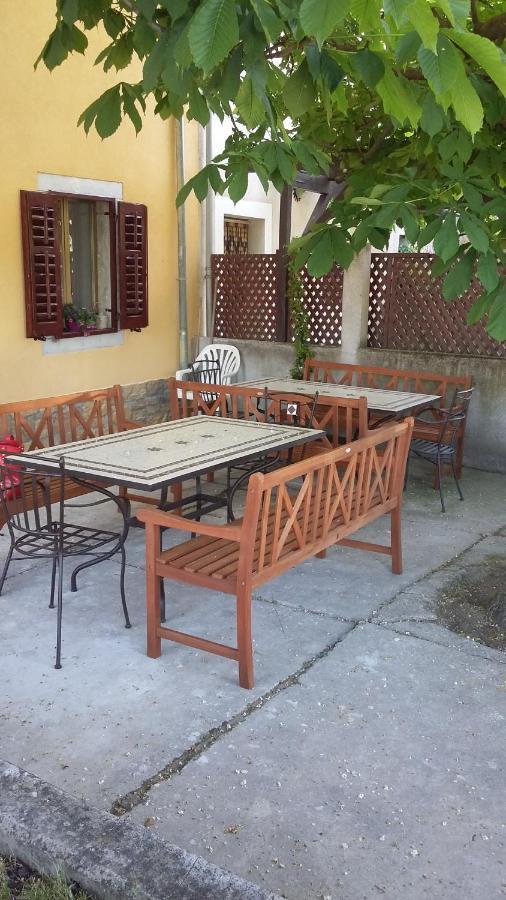 Apartment Pod Kostanji Osp Dış mekan fotoğraf